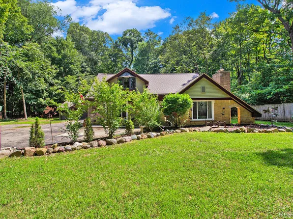 21466 Mayfield St, Farmington Hills, MI 48336