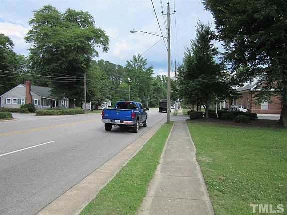 3rd image of 811 N Arendell Ave