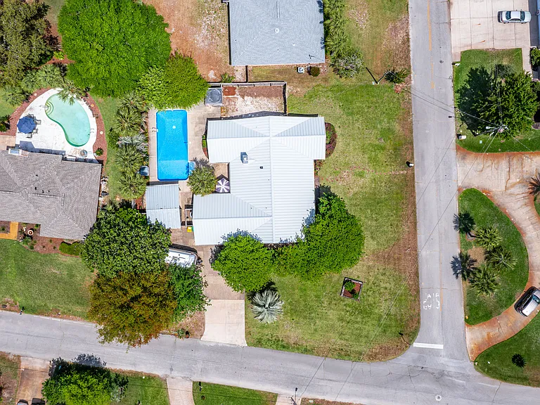 301 Cypress St — Photo 3
