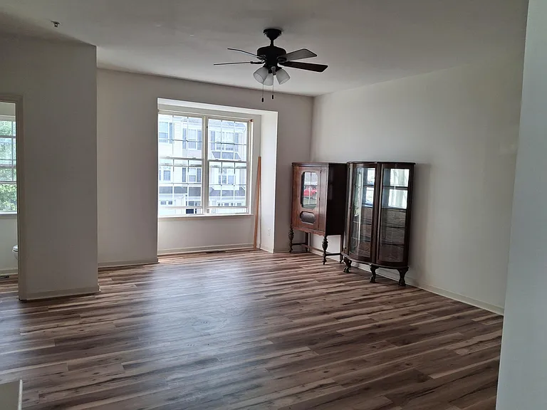 576 S Carlisle St — Photo 12