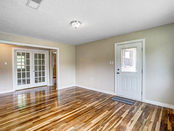 4th image of 3507 W Oak St