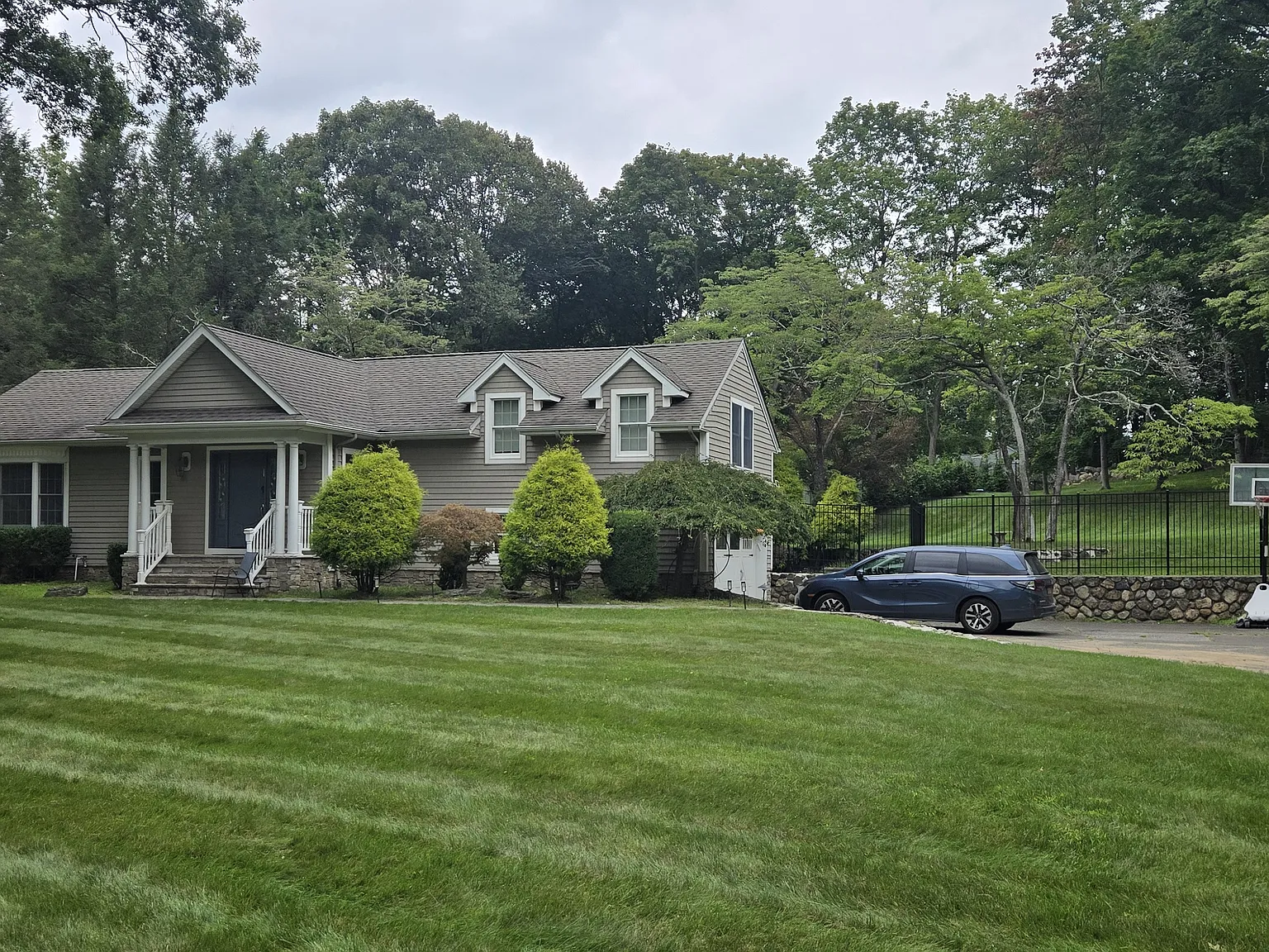 4 bed, 2183 sqft, $4,800 — Photo 2