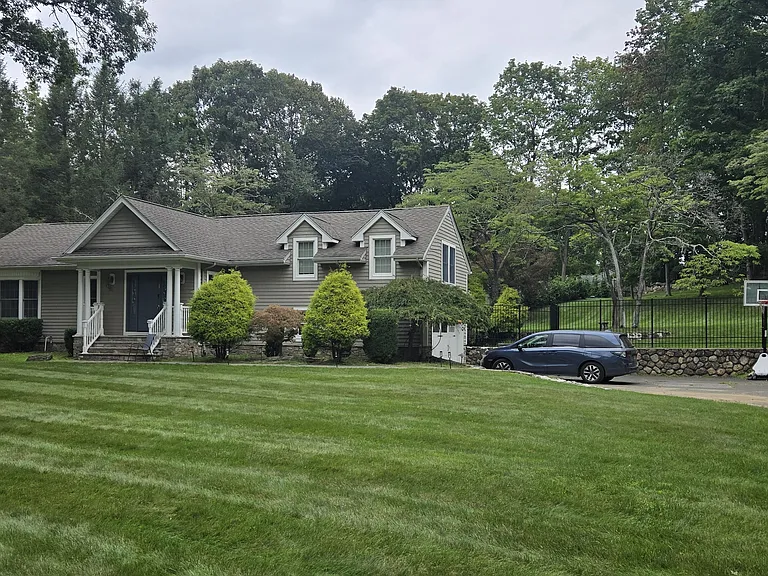 13 Victory Rd — Photo 2