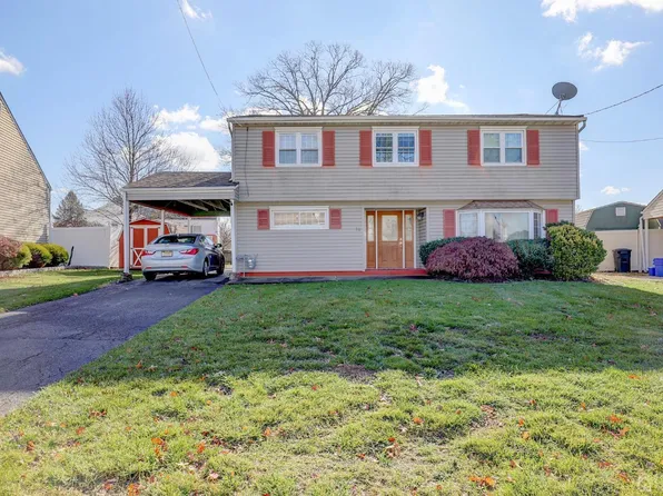 18 Woodcrest Dr, Old Bridge, NJ 08857