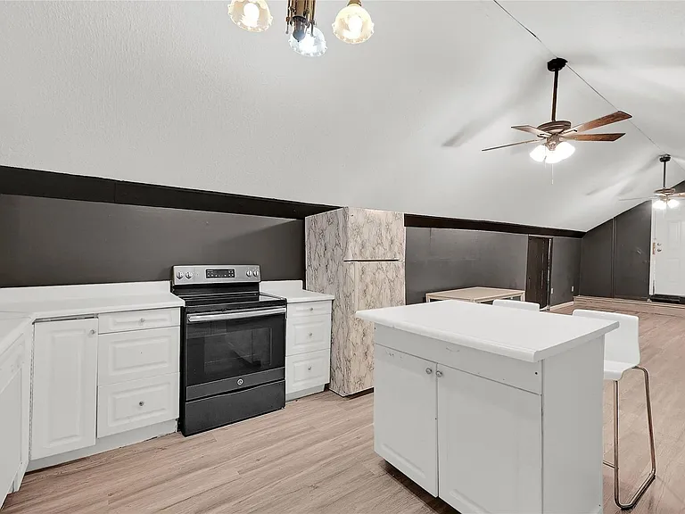 310 N Rock Island St — Photo 5