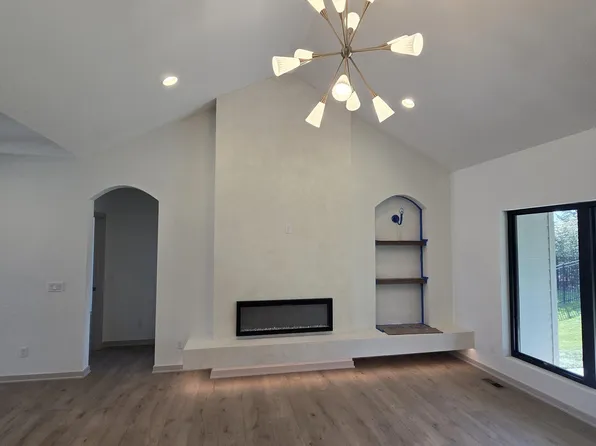 21007 E St, Omaha, NE 68022