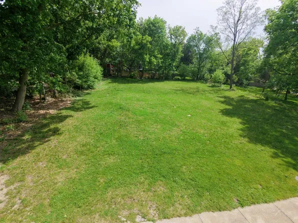 3 Barrington Ave, Dundee, IL 60118
