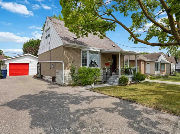 15 Huntsmoor Rd, Toronto, ON M9W 3R4
