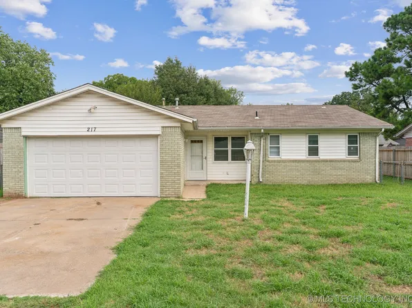 217 E H St, Jenks, OK 74037