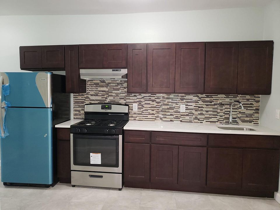 1st image of 132 N Grove St APT 1