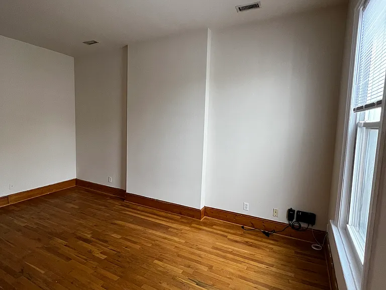 909 W Grace St #3 — Photo 15