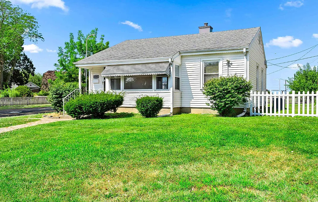 3 bed, 862 sqft, $1,700 — Photo 1