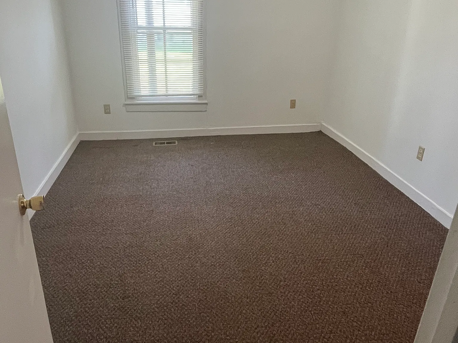 92 Benedict Ave — Photo 3
