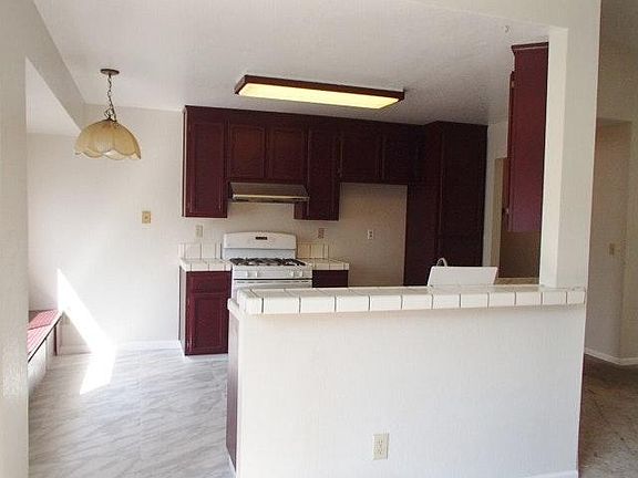 3rd image of 143 Waterford Dr