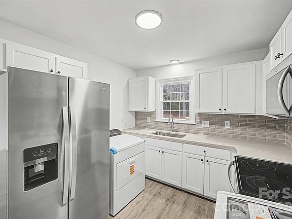 5th image of 1135 Princeton Rd