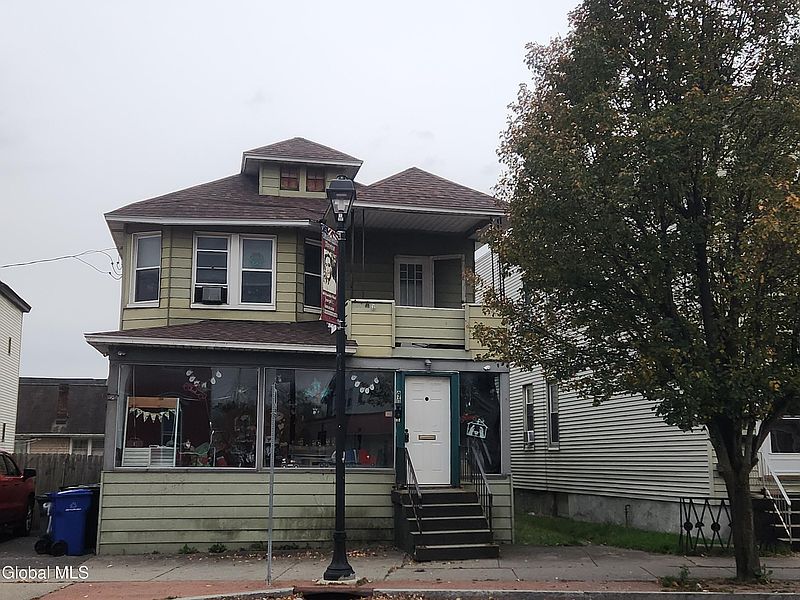 2nd image of 902 19th Street