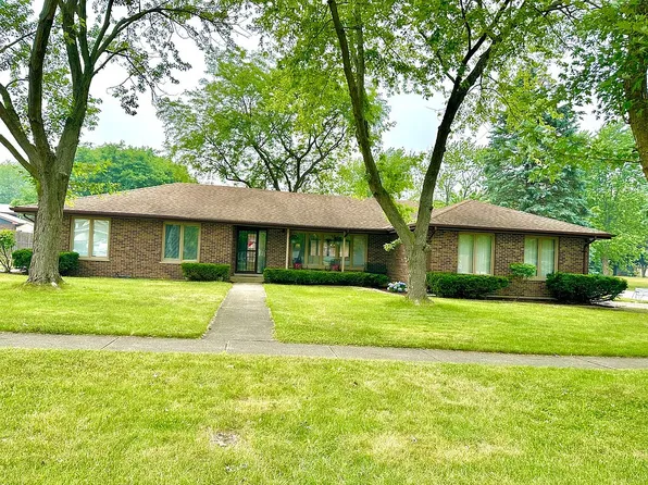 109 Beechcraft Dr, New Lenox, IL 60451