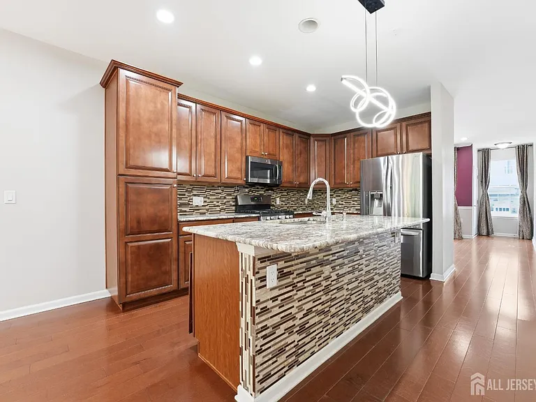 105 Pearce Ln S — Photo 17