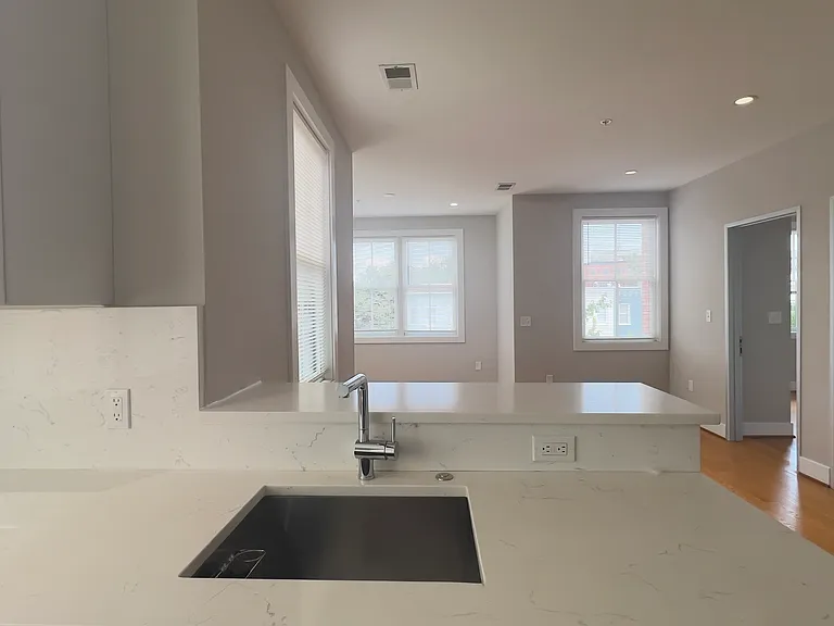 1209 G St SE #8 — Photo 20