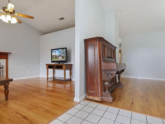 4th image of 6131 Maywood Ln