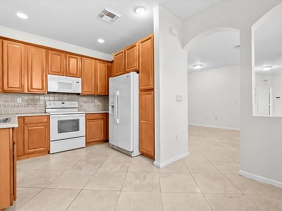 5th image of 21213 NW 14th Pl APT 121