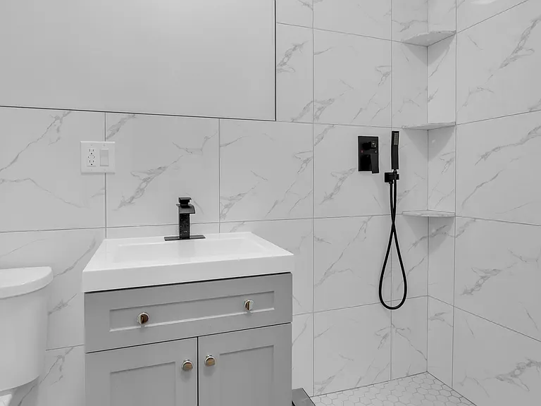 490 Hancock St #TOP — Photo 11