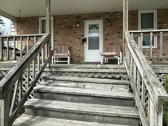 3rd image of 154 Emma St