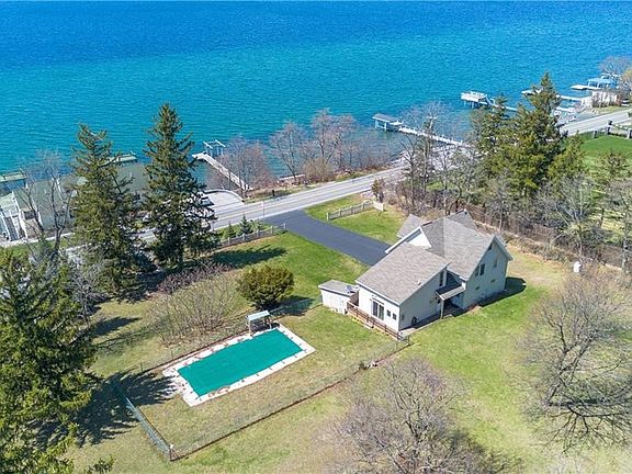 2nd image of 5502 E Lake Rd