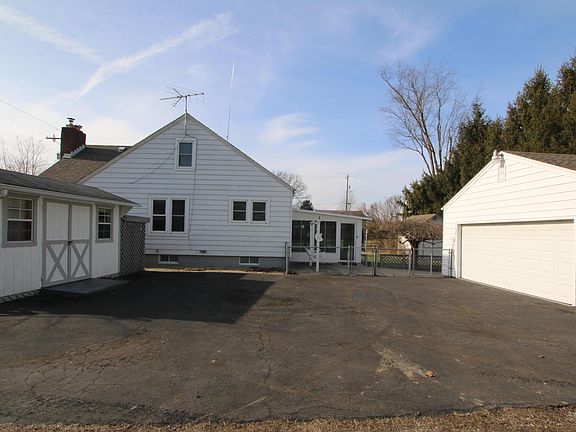 3rd image of 160 Rainbow Ave