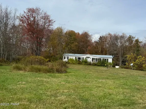 2195 Creamton Dr, Lakewood, PA 18439