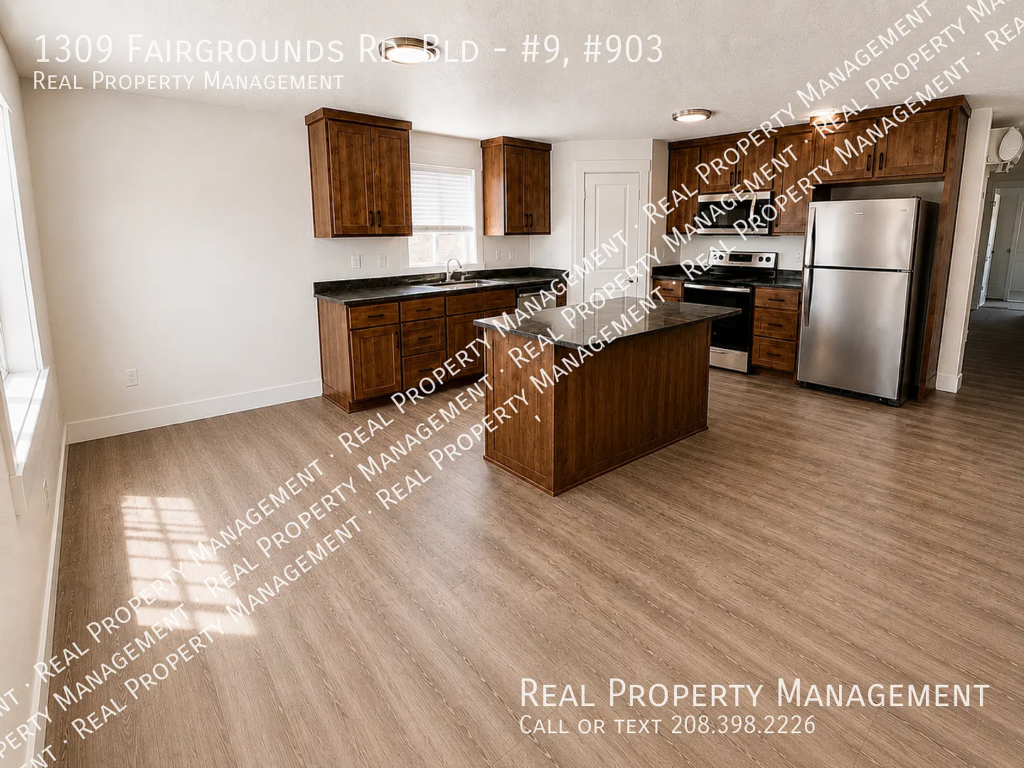 "The North Gate Villas" 3 Bedroom 2 Full Bathrooms - Google Fiber Internet - Pet Negotiable — Photo 2