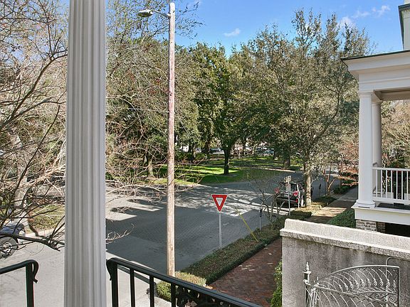 4th image of 215 W Charlton St