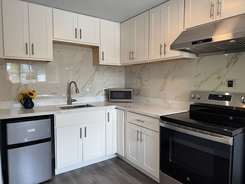 1st image of 2321 NE 55th St #2321