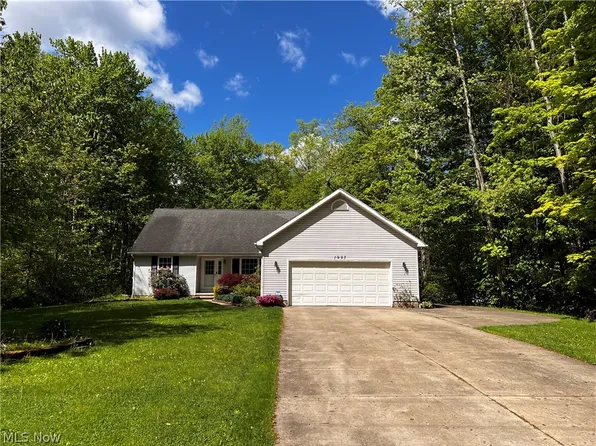 1997 Flame Lake Dr, Rock Creek, OH 44084