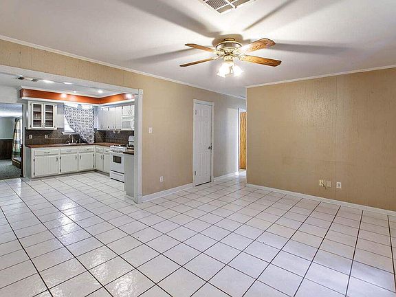2nd image of 142 Holiday Dr