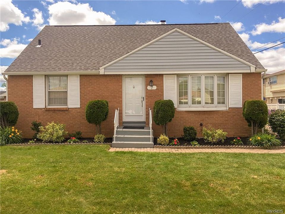 1st image of 7 Lucy Ln