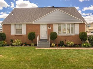 7 Lucy Ln, Cheektowaga, NY
