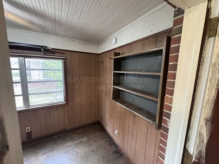 2106 Knightsbridge Rd — Photo 5