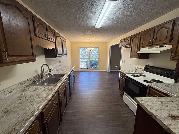 5th image of 113 Suffolk Dr
