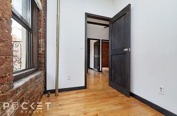 Rented by PocketBroker Inc | media 22