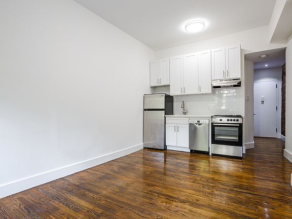 4th image of 310 W 22nd St #3C1