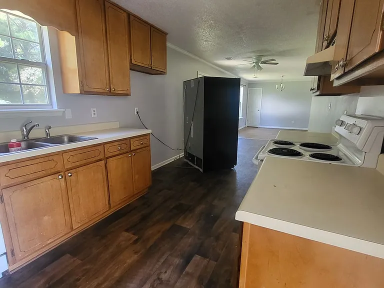 710 Macey St — Photo 2