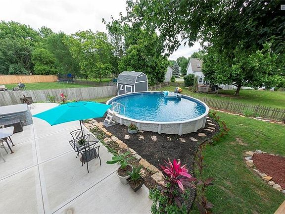 5th image of 213 SE Bristol Dr