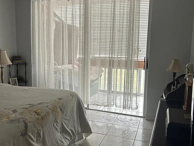 1551 NE Miami Gardens Dr — Photo 7