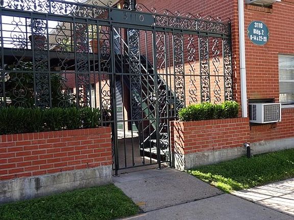 2nd image of 3110 Greenbriar St APT 10
