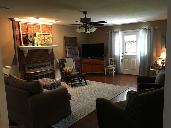 3rd image of 9 Bridgewater Dr