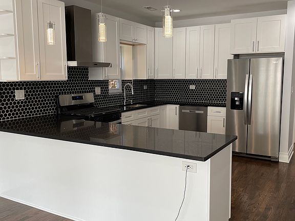 4th image of 3844 N Sawyer Ave #1
