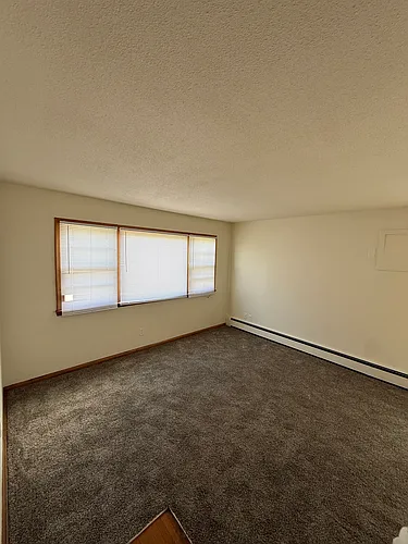 910 Lynde Dr NE #101 Photo 1