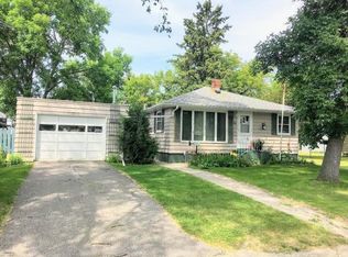 114 4th Ave N, Crookston, MN 56716