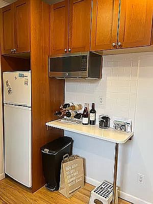 5th image of 114 Christopher St APT 10